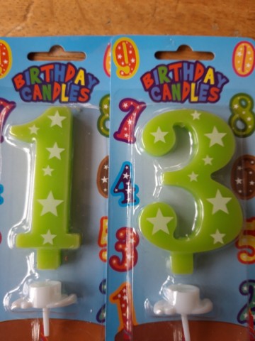 Nummer 13 action groen