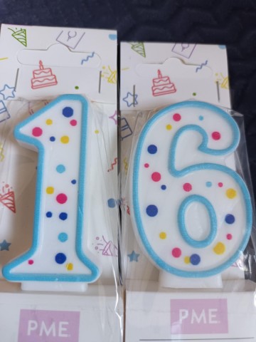 Nummer 16 blauw pme 0